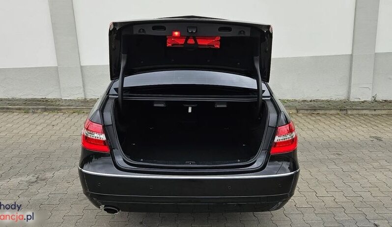 MERCEDES-BENZ Klasa E | RWD (tył) | Automatyczna | 184 KM | Czarny full