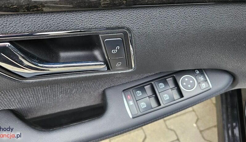 MERCEDES-BENZ Klasa E | RWD (tył) | Automatyczna | 184 KM | Czarny full