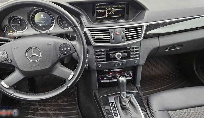 MERCEDES-BENZ Klasa E | RWD (tył) | Automatyczna | 184 KM | Czarny full
