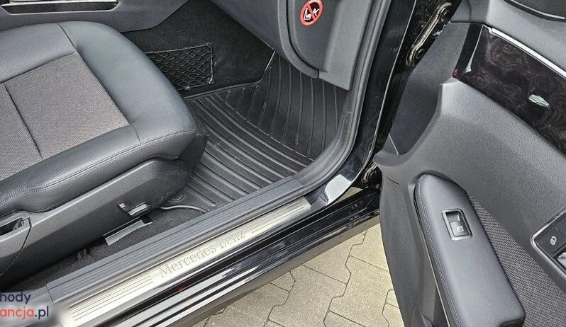 MERCEDES-BENZ Klasa E | RWD (tył) | Automatyczna | 184 KM | Czarny full