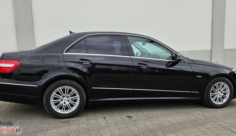 MERCEDES-BENZ Klasa E | RWD (tył) | Automatyczna | 184 KM | Czarny full
