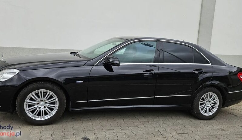 MERCEDES-BENZ Klasa E | RWD (tył) | Automatyczna | 184 KM | Czarny full