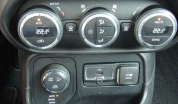JEEP Renegade  | 4×4 (doł. automatycznie) | Automatyczna | 140 KM | Czarny full