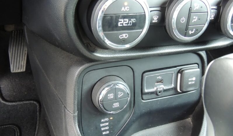 JEEP Renegade  | 4×4 (doł. automatycznie) | Automatyczna | 140 KM | Czarny full