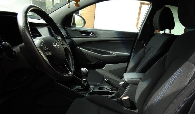 Hyundai Tucson | FWD (przód) | Manualna | 132 KM | Czarny full