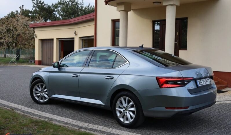 SKODA Superb  | FWD (przód) | Automatyczna | 190 KM | Niebieski full