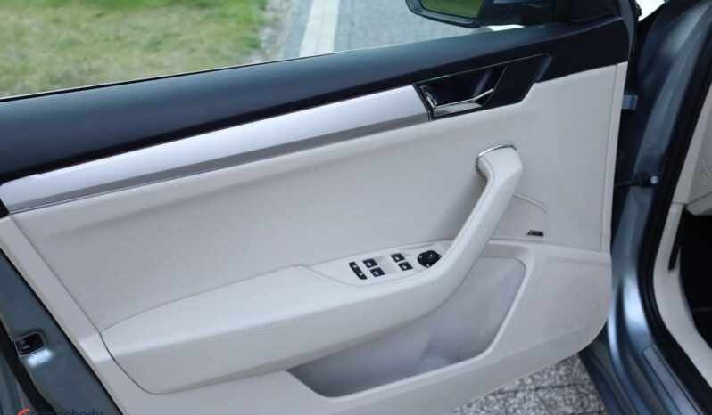 SKODA Superb  | FWD (przód) | Automatyczna | 190 KM | Niebieski full