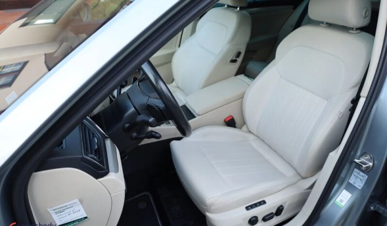 SKODA Superb  | FWD (przód) | Automatyczna | 190 KM | Niebieski full
