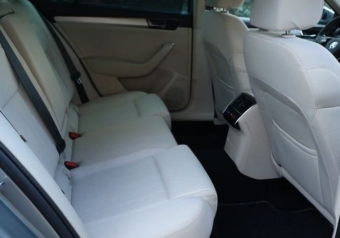 SKODA Superb  | FWD (przód) | Automatyczna | 190 KM | Niebieski full