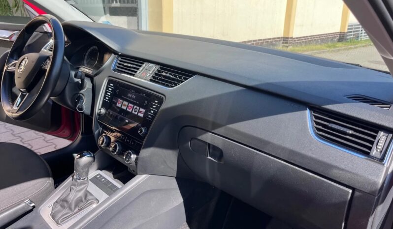 SKODA Octavia  | FWD (przód) | Automatyczna | 115 KM | Czerwony full