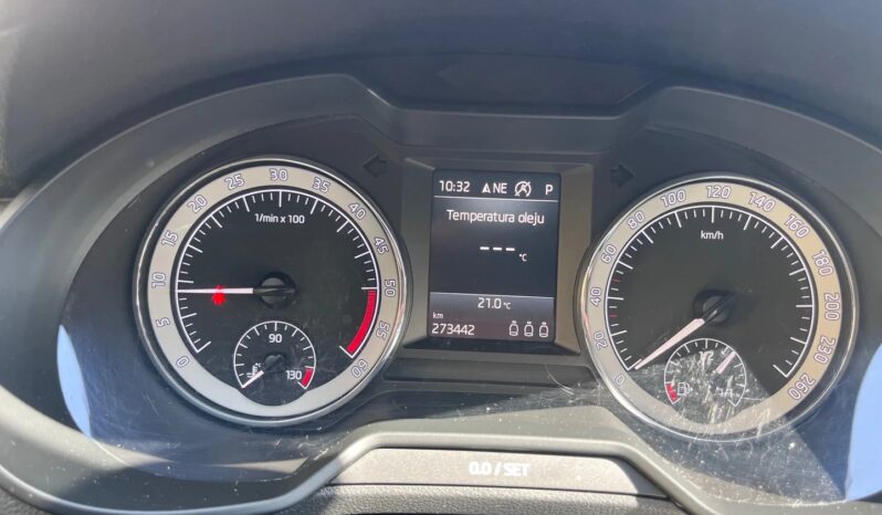 SKODA Octavia  | FWD (przód) | Automatyczna | 115 KM | Czerwony full