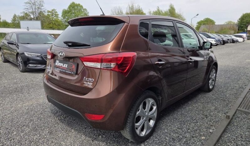 HYUNDAI ix20  | FWD (przód) | Manualna | 90 KM | Brązowy full