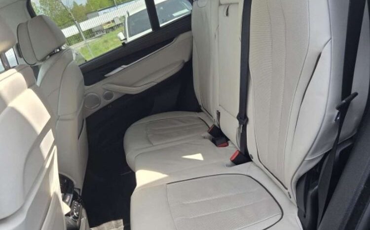 BMW X5 M | 4×4 (doł. automatycznie) | Automatyczna | 381 KM | Czarny full