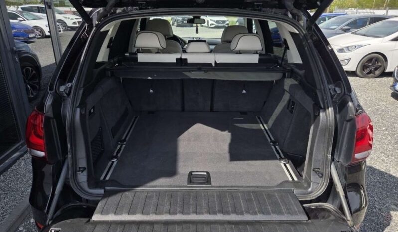 BMW X5 M | 4×4 (doł. automatycznie) | Automatyczna | 381 KM | Czarny full