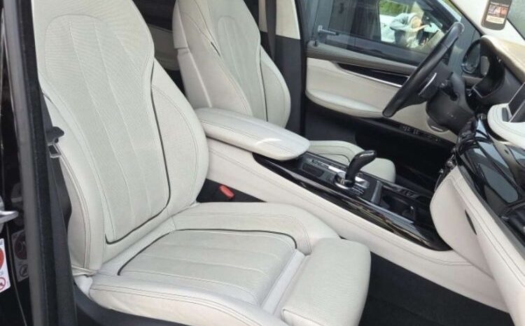BMW X5 M | 4×4 (doł. automatycznie) | Automatyczna | 381 KM | Czarny full
