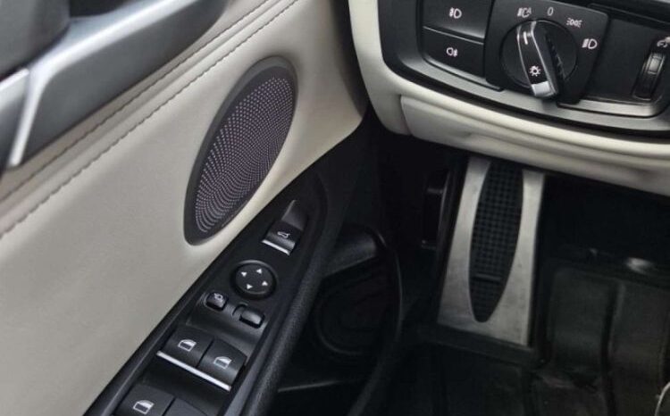 BMW X5 M | 4×4 (doł. automatycznie) | Automatyczna | 381 KM | Czarny full