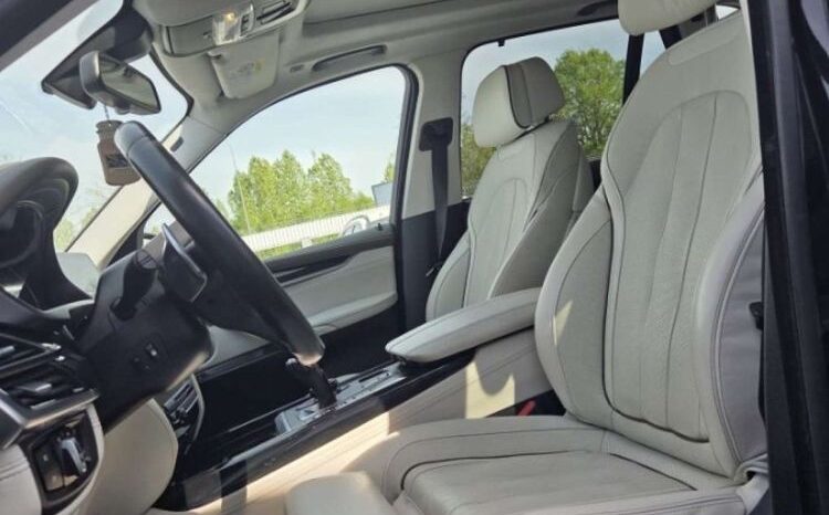 BMW X5 M | 4×4 (doł. automatycznie) | Automatyczna | 381 KM | Czarny full