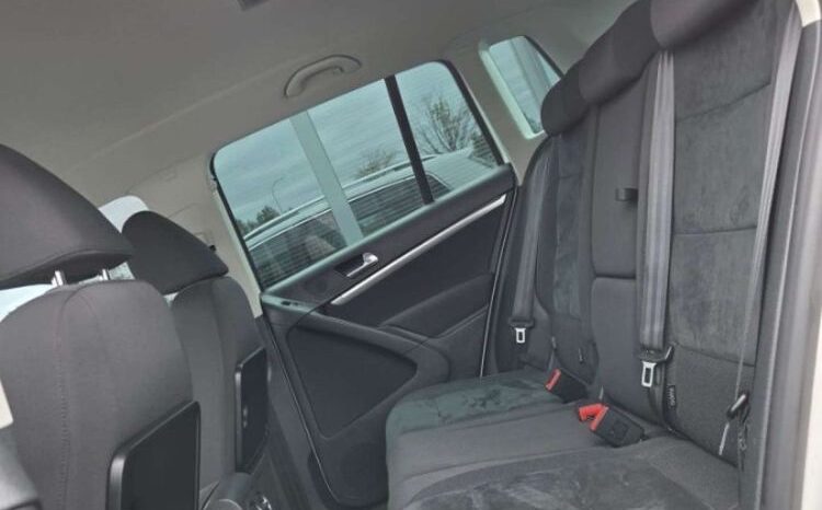 VOLKSWAGEN Tiguan  | 4×4 (doł. automatycznie) | Automatyczna | 140 KM | Biały full