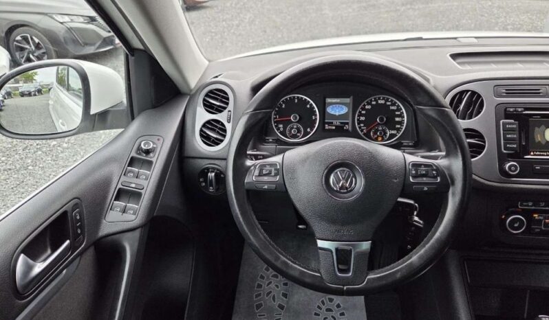 VOLKSWAGEN Tiguan  | 4×4 (doł. automatycznie) | Automatyczna | 140 KM | Biały full