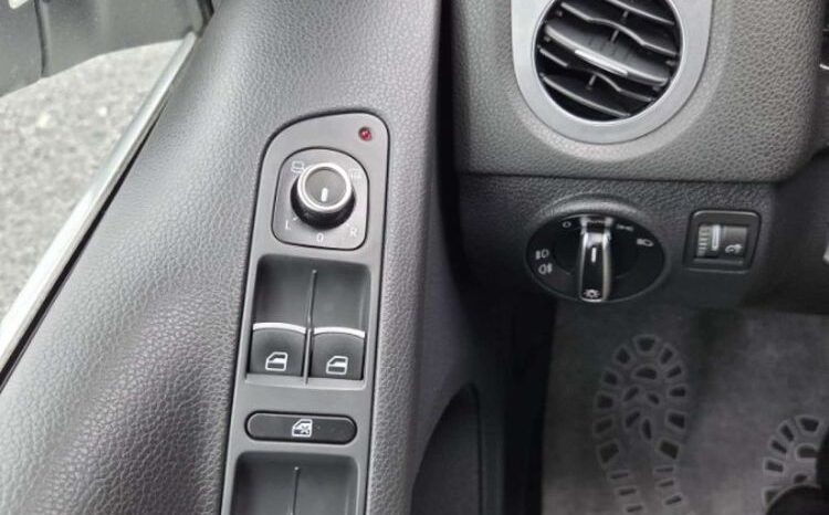 VOLKSWAGEN Tiguan  | 4×4 (doł. automatycznie) | Automatyczna | 140 KM | Biały full