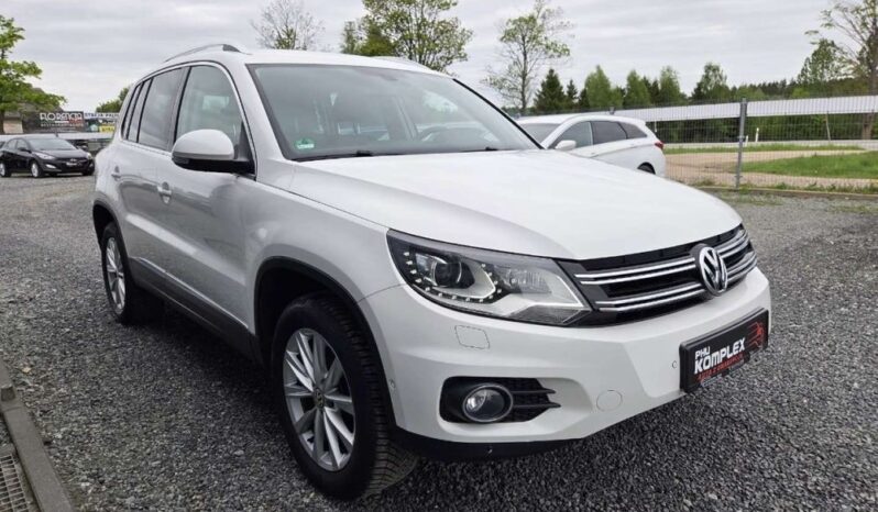 VOLKSWAGEN Tiguan  | 4×4 (doł. automatycznie) | Automatyczna | 140 KM | Biały full