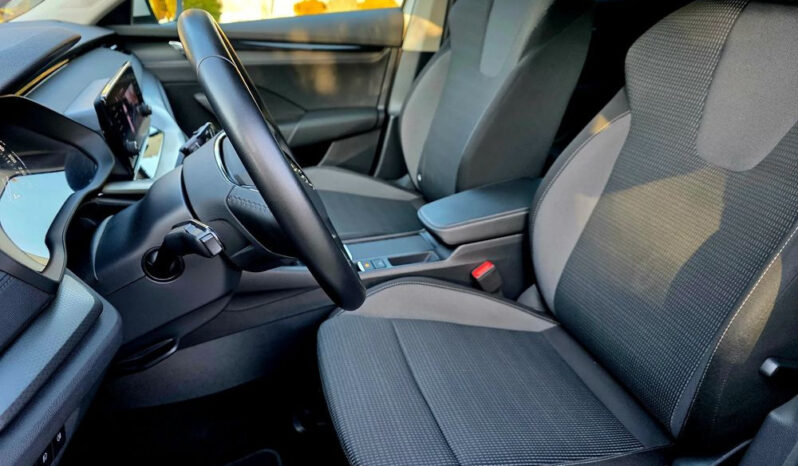 SKODA Octavia  | FWD (przód) | Manualna | 150 KM | Biały full