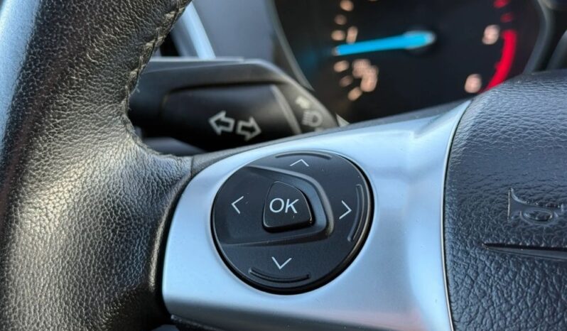 FORD Kuga  | 4×4 (doł. automatycznie) | Manualna | 140 KM | Srebrny full