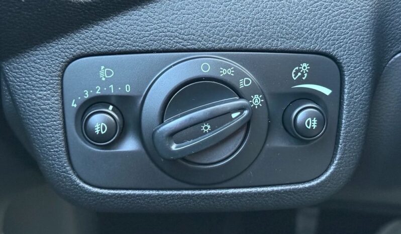 FORD Kuga  | 4×4 (doł. automatycznie) | Manualna | 140 KM | Srebrny full