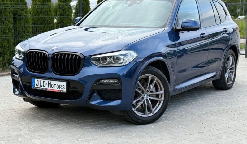 BMW X3  | 4×4 (doł. automatycznie) | Automatyczna | 150 KM | Granatowy