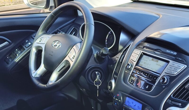 HYUNDAI ix35  | przedni | Manualna | 163 KM | Srebrny full