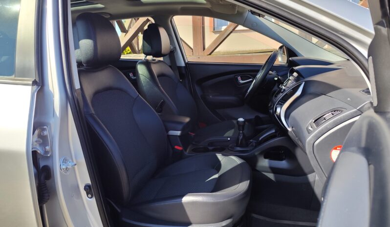 HYUNDAI ix35  | przedni | Manualna | 163 KM | Srebrny full