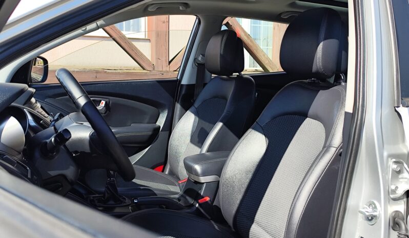 HYUNDAI ix35  | przedni | Manualna | 163 KM | Srebrny full