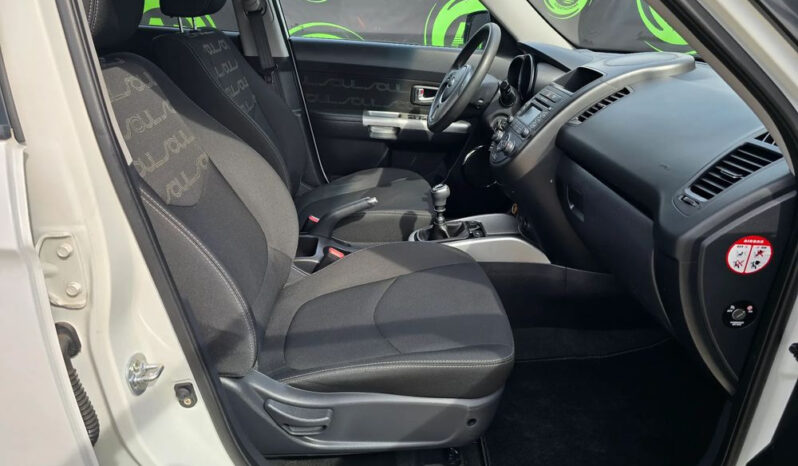 KIA Soul  | FWD (przód) | Manualna | 140 KM | Biały full