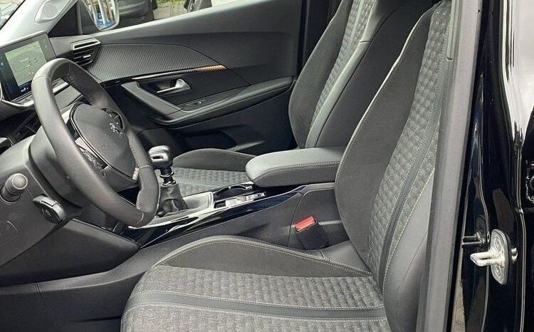 PEUGEOT 2008  | FWD (przód) | Manualna | 110 KM | Czarny full