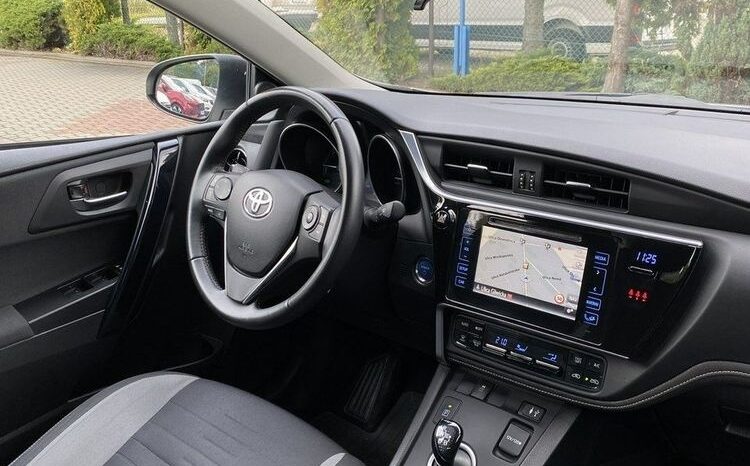 TOYOTA Auris  | FWD (przód) | Automatyczna | 99 KM | Szary full