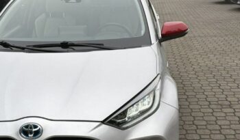 TOYOTA Yaris  | FWD (przód) | Automatyczna | 92 KM | Srebrny full
