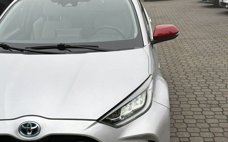 TOYOTA Yaris  | FWD (przód) | Automatyczna | 92 KM | Srebrny full