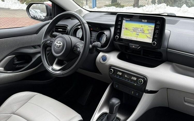 TOYOTA Yaris  | FWD (przód) | Automatyczna | 92 KM | Srebrny full