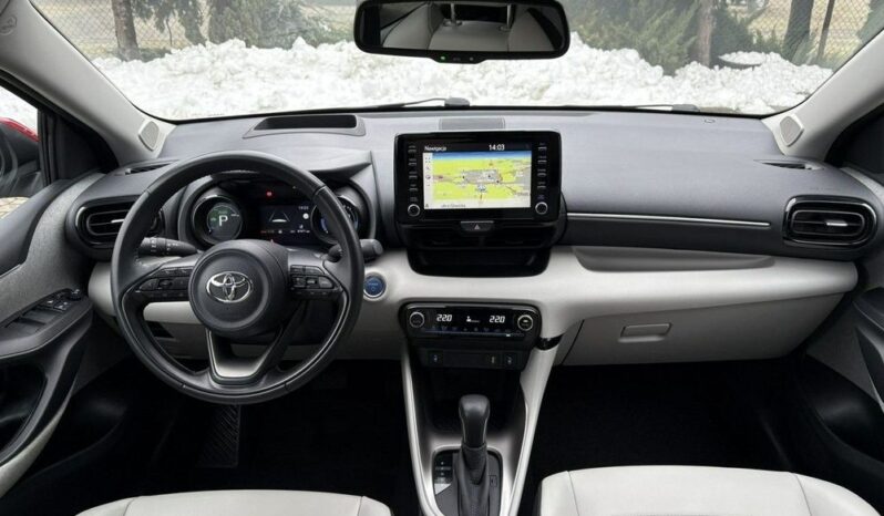 TOYOTA Yaris  | FWD (przód) | Automatyczna | 92 KM | Srebrny full