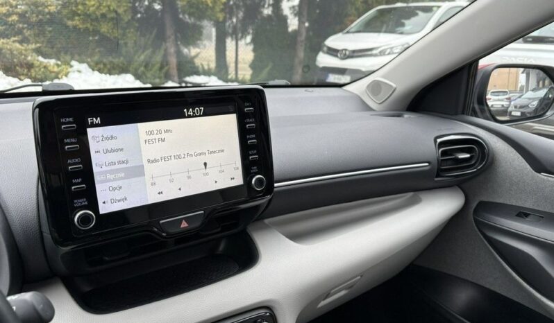 TOYOTA Yaris  | FWD (przód) | Automatyczna | 92 KM | Srebrny full