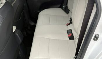 TOYOTA Yaris  | FWD (przód) | Automatyczna | 92 KM | Srebrny full