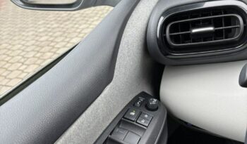 TOYOTA Yaris  | FWD (przód) | Automatyczna | 92 KM | Srebrny full