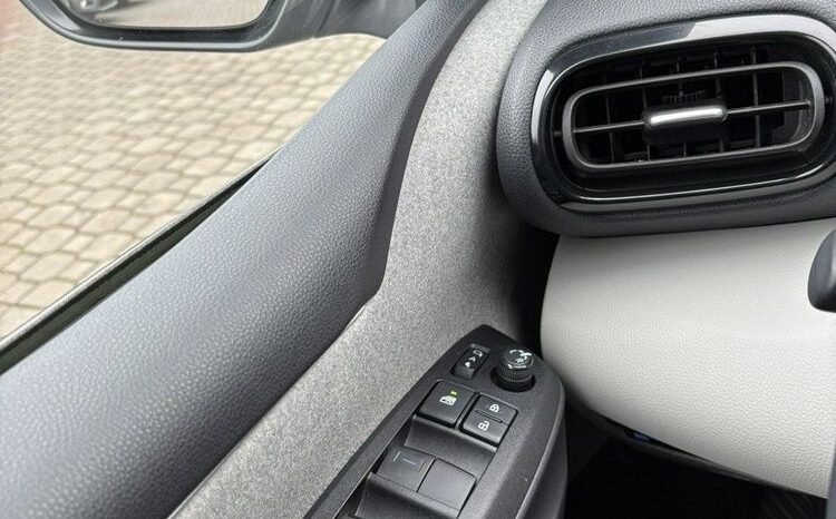TOYOTA Yaris  | FWD (przód) | Automatyczna | 92 KM | Srebrny full