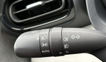 TOYOTA Yaris  | FWD (przód) | Automatyczna | 92 KM | Srebrny full