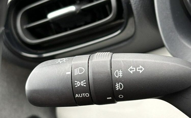 TOYOTA Yaris  | FWD (przód) | Automatyczna | 92 KM | Srebrny full