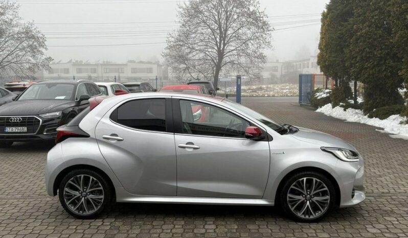 TOYOTA Yaris  | FWD (przód) | Automatyczna | 92 KM | Srebrny full