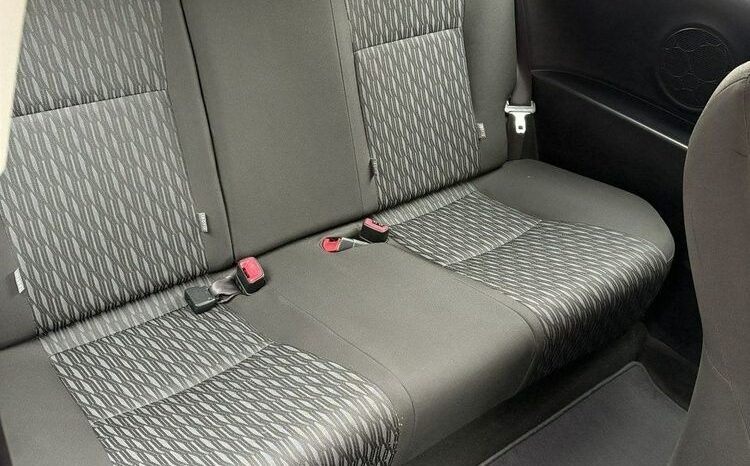 TOYOTA Yaris  | FWD (przód) | Manualna | 69 KM | Czerwony full