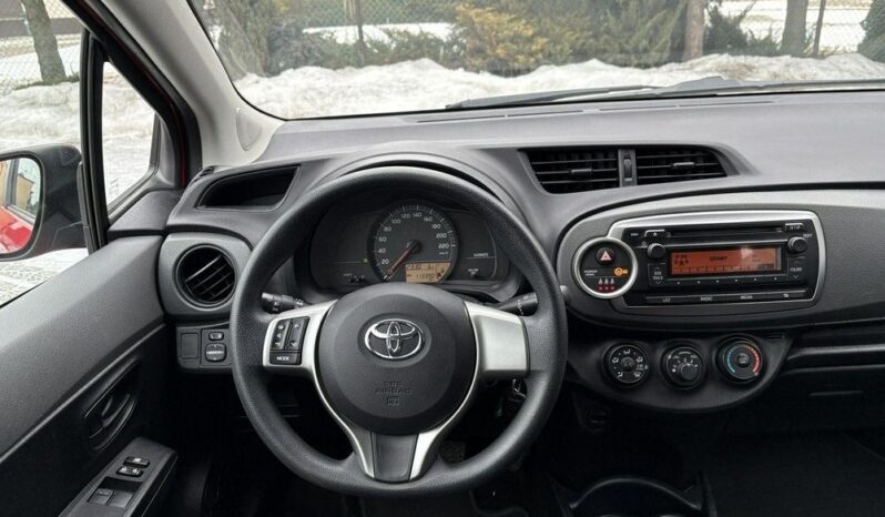 TOYOTA Yaris  | FWD (przód) | Manualna | 69 KM | Czerwony full