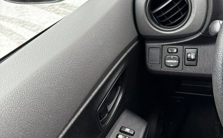 TOYOTA Yaris  | FWD (przód) | Manualna | 69 KM | Czerwony full