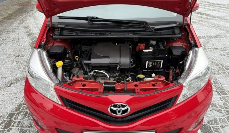 TOYOTA Yaris  | FWD (przód) | Manualna | 69 KM | Czerwony full